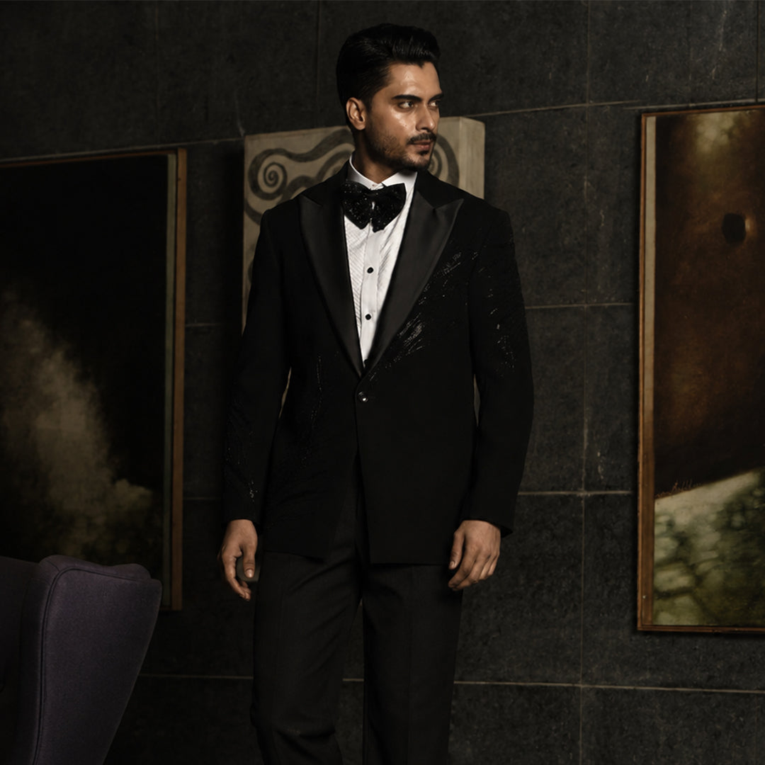 Black Embroidery Tuxedo With Peak Lapel