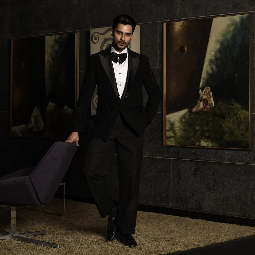 Black Embroidery Tuxedo With Peak Lapel
